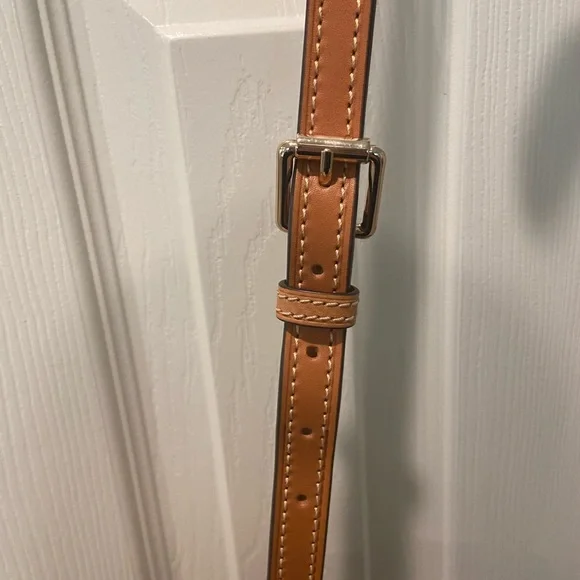 1975 EUC D&B Crossbody Smooth Black Leather with Magnetic Clasp - Picture 5 of 8